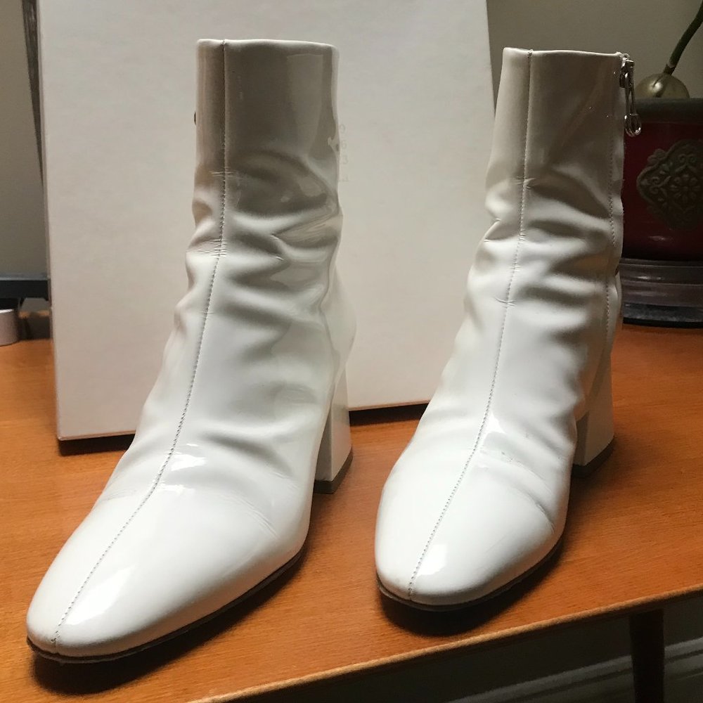 👢🤩Fashionable. MAISON MARGIELA Angled-Heel Patent Leather Ankle Boots 👢🤩